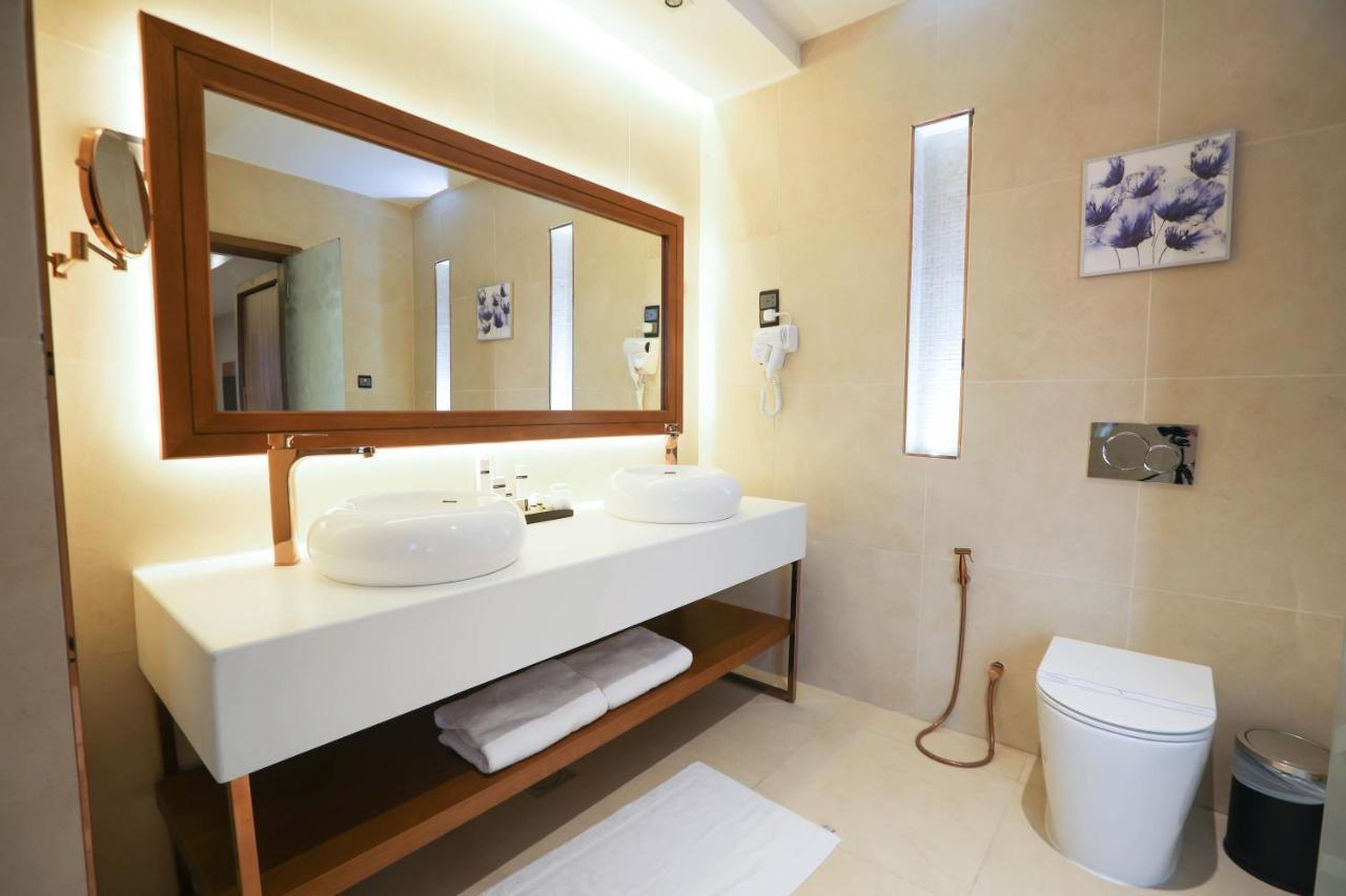 V Boutique Hotel 3*